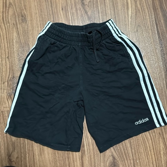 Youth medium Adidas shorts - Picture 1 of 1